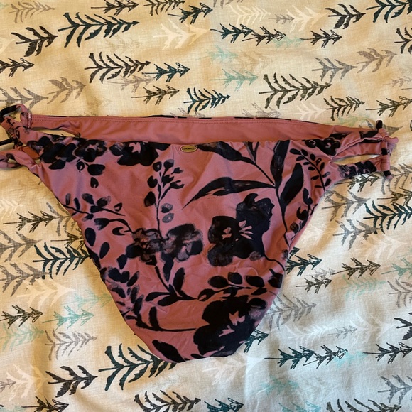 O’Neill Swim Bottom - Picture 2 of 3